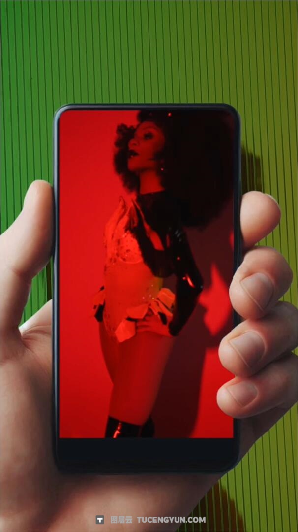 FCPX插件：8个创意新潮短视频剪辑手持手机无缝转场模板（13365）