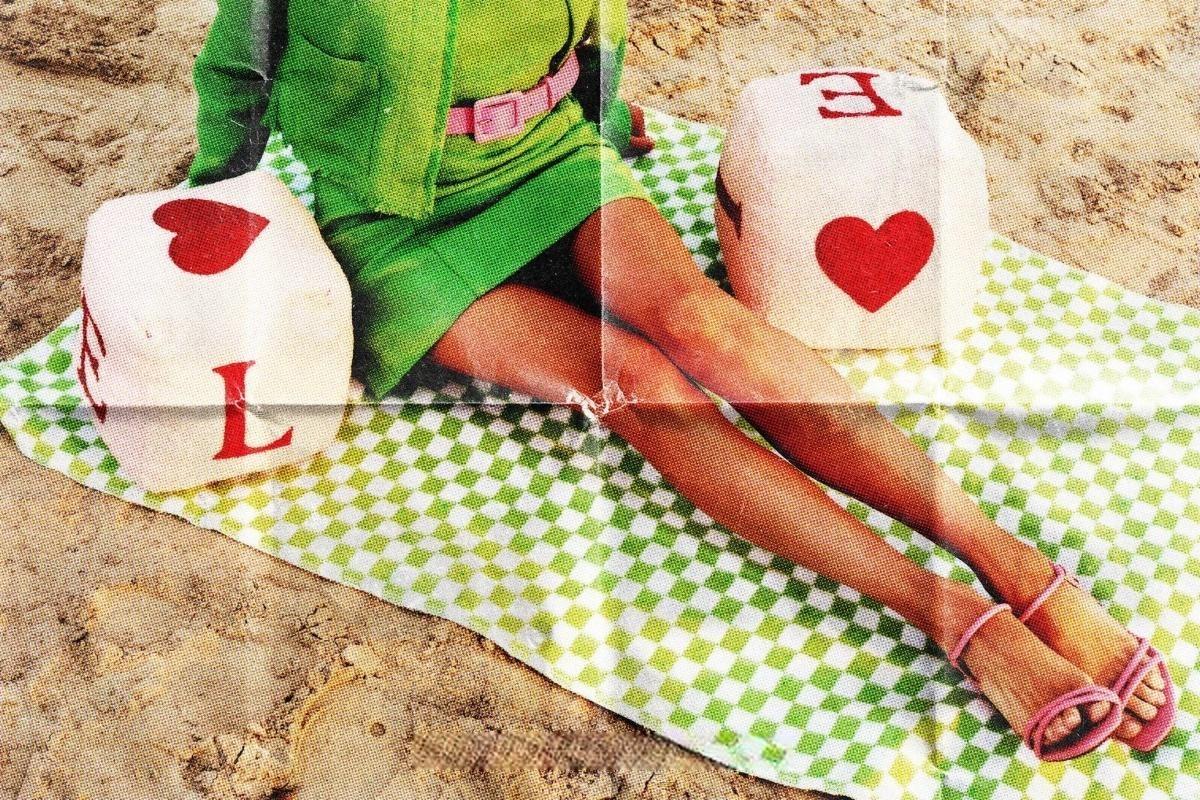 复古老化褶皱磨损污迹颗粒折痕折叠纸纹纸张叠加PSD特效样机 Folded Paper Photo Effect（13268）