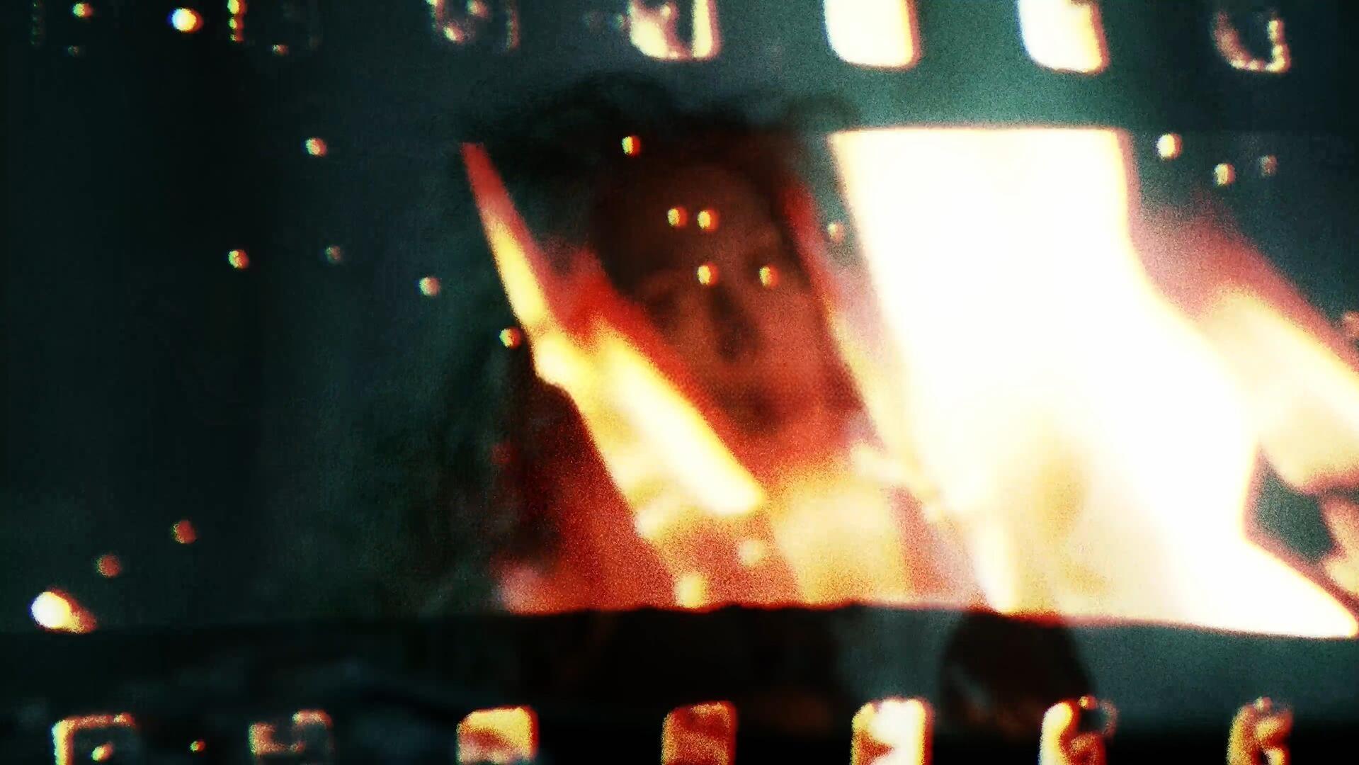 达芬奇模板：老式电影美学胶片打孔边框字母噪点4K转场过渡效果（13608）