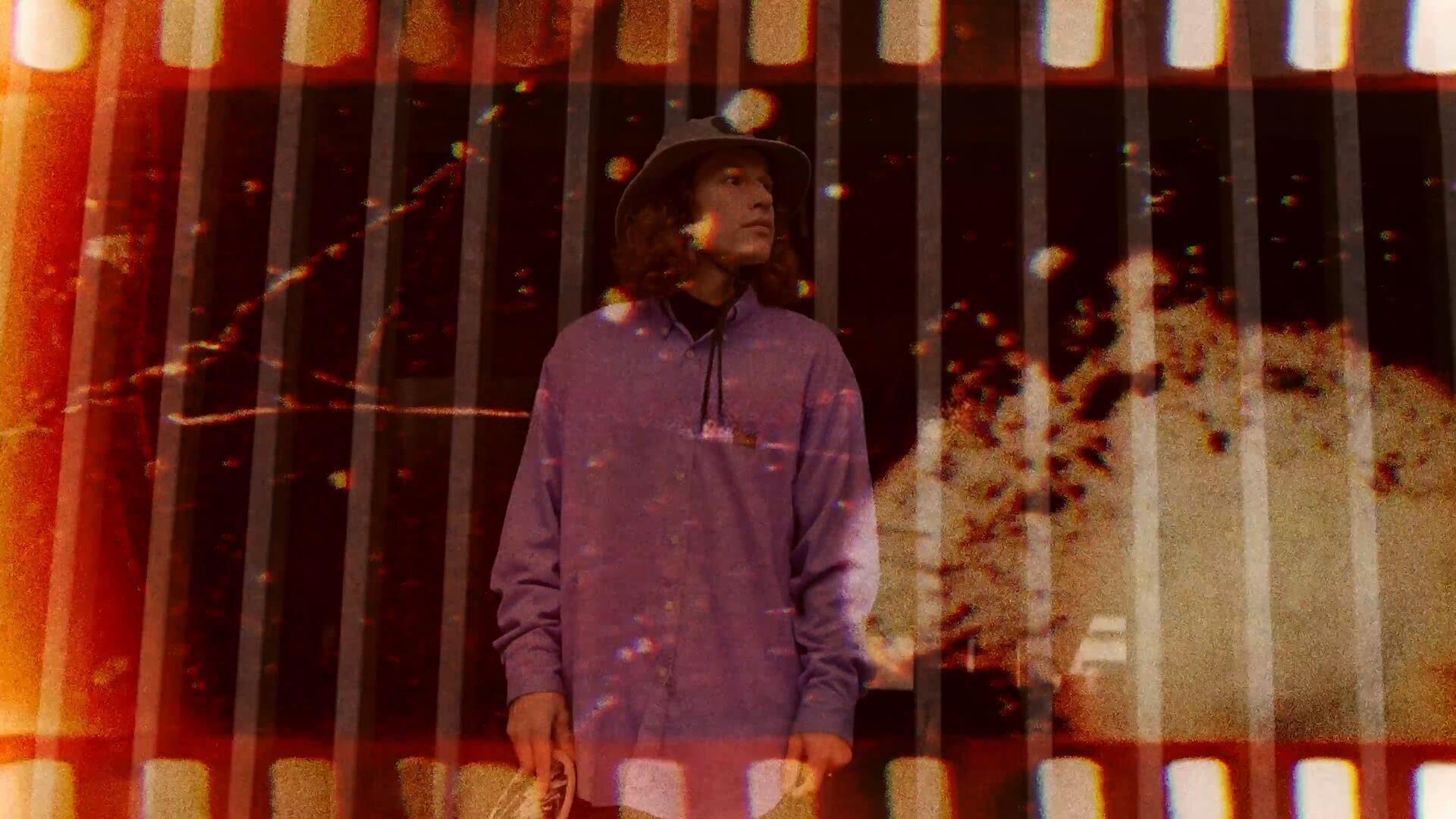 达芬奇模板：老式电影美学胶片打孔边框字母噪点4K转场过渡效果（13608）