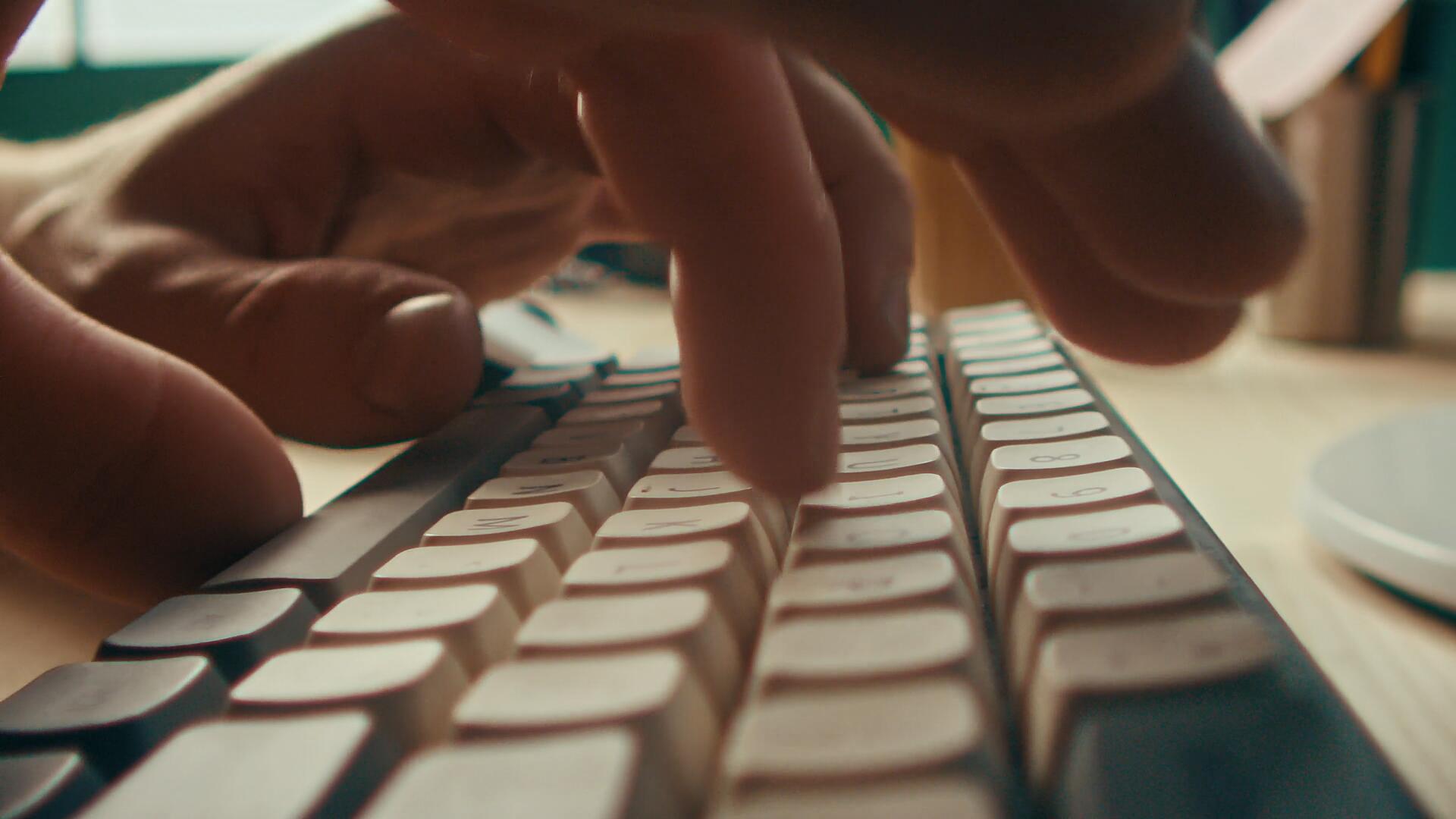 音效：短片剪辑快速键盘打字广告电影短片声音素材（13591）