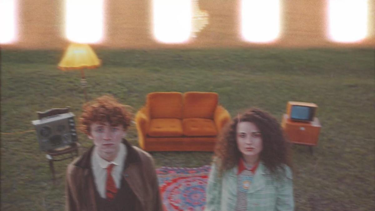 达芬奇模板：50个复古胶片打孔划痕薄膜燃烧过渡转场模板（13065）