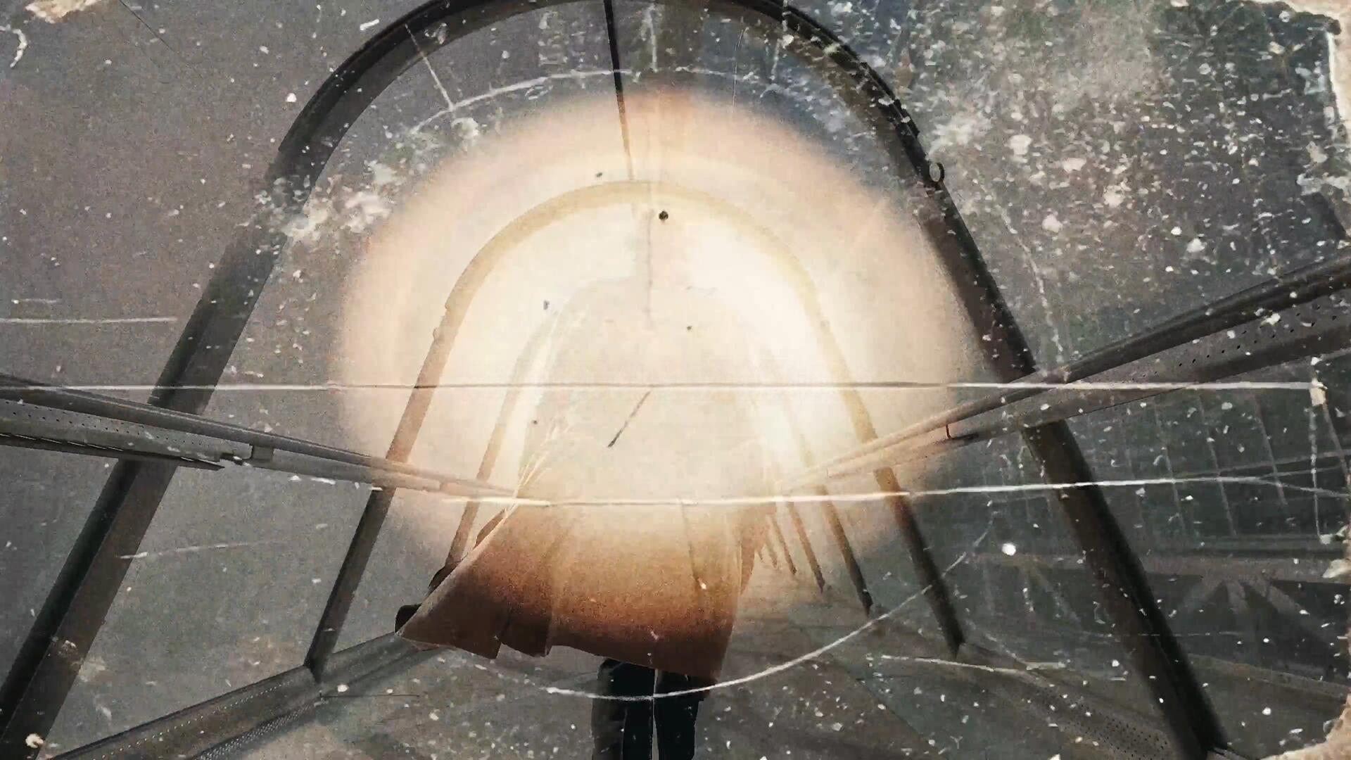 达芬奇模板：老式电影美学胶片打孔边框字母噪点4K转场过渡效果（13608）