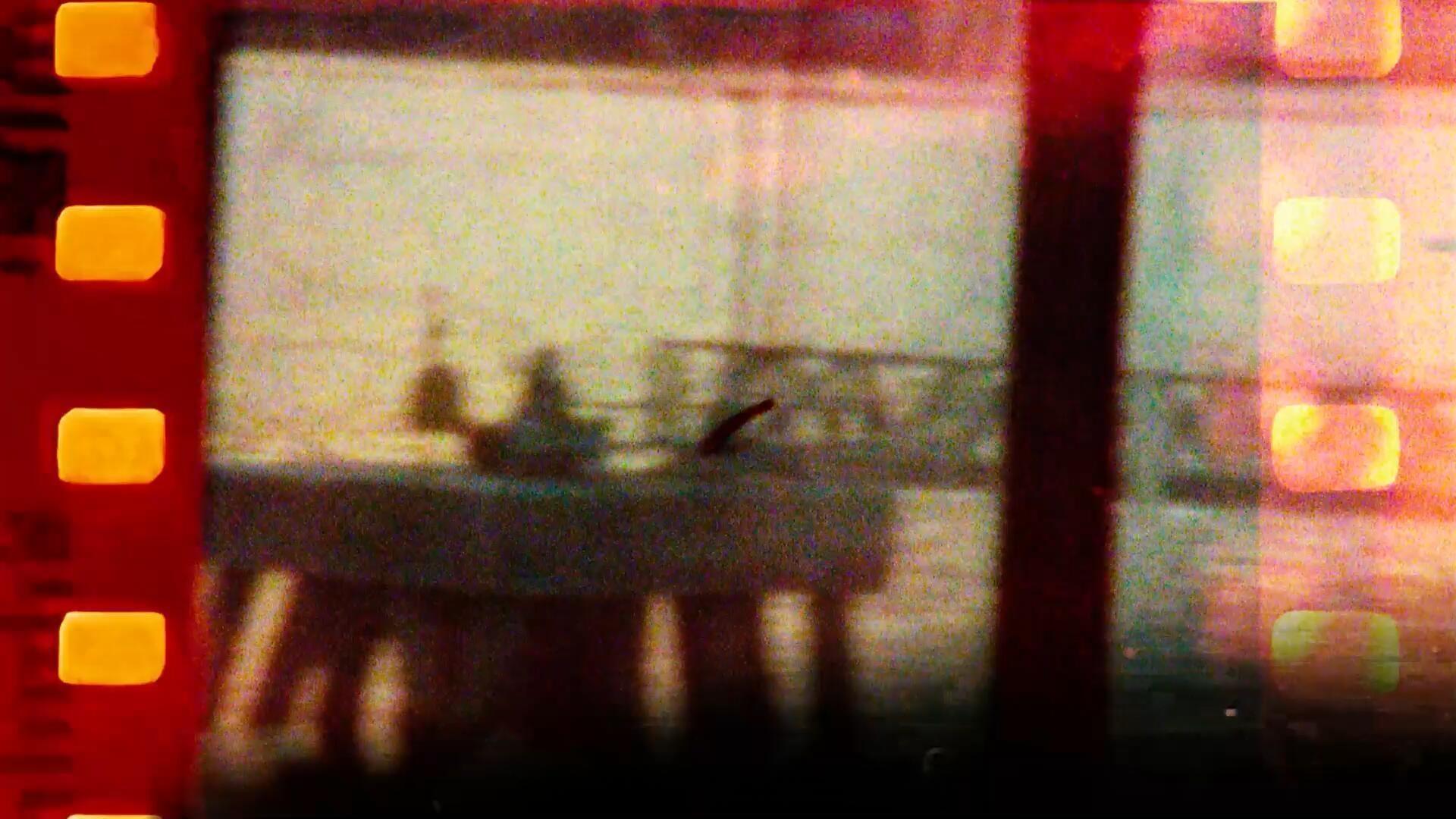 FCPX插件：50个复古Super 8mm胶片打孔、烧录、漏光、砂砾、快门无缝转场过渡+音效（13696）