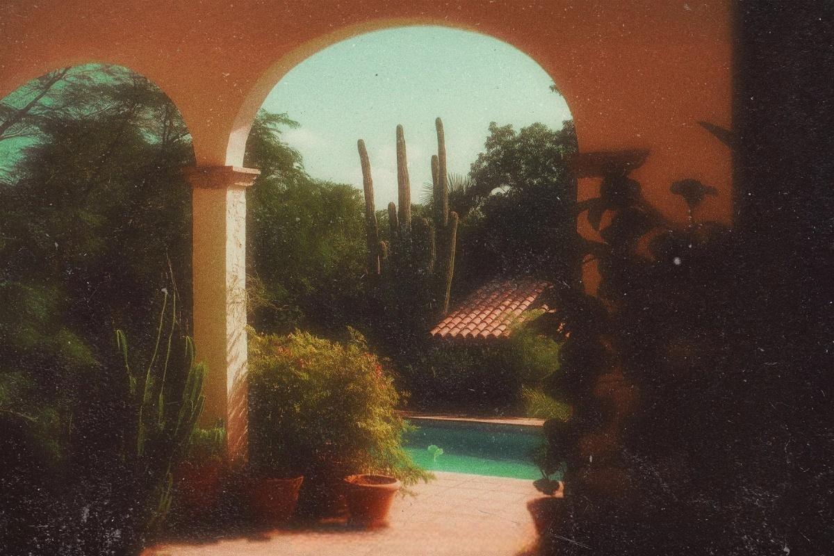 复古怀旧温暖阳光发光梦幻模糊胶片颗粒灰尘噪点滤镜叠加PSD特效样机 Sunshine Glow Photo Effect（）