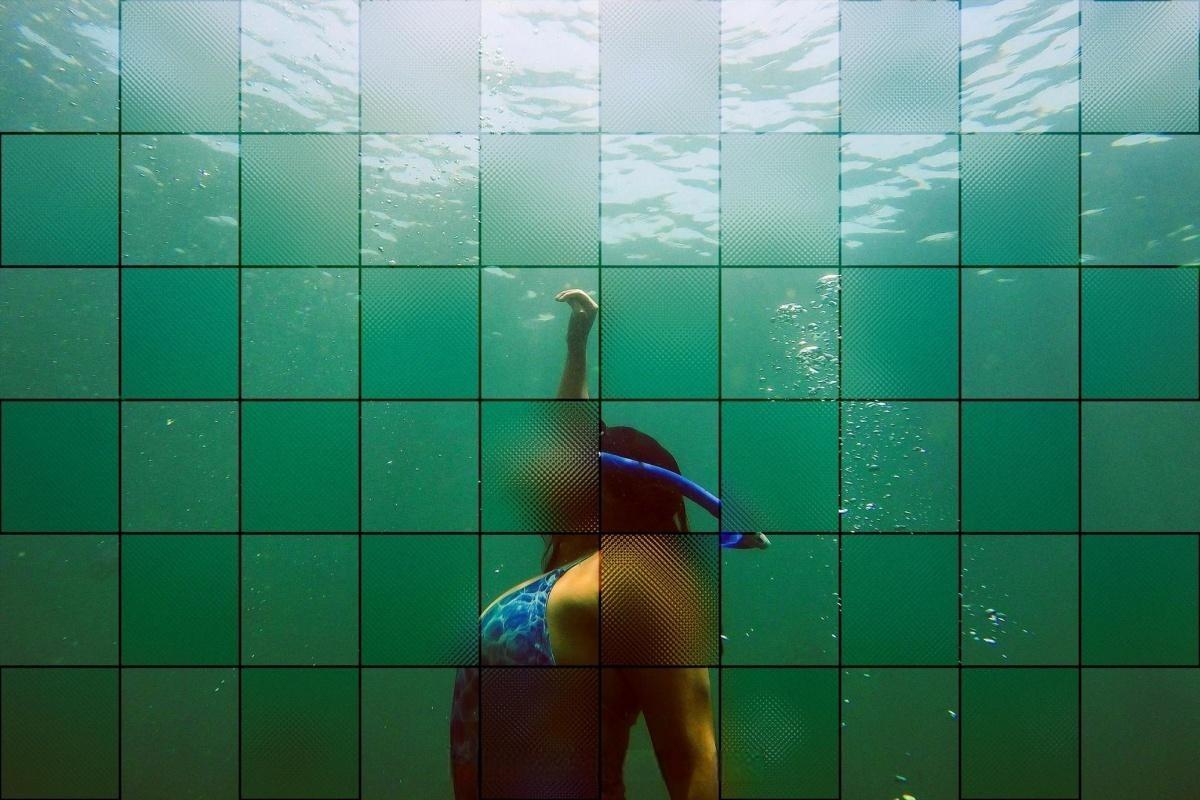 创意风格渐变弥散光网格像素方块效果PSD特效样机 Square Glass Tile Photo Effect（13313）