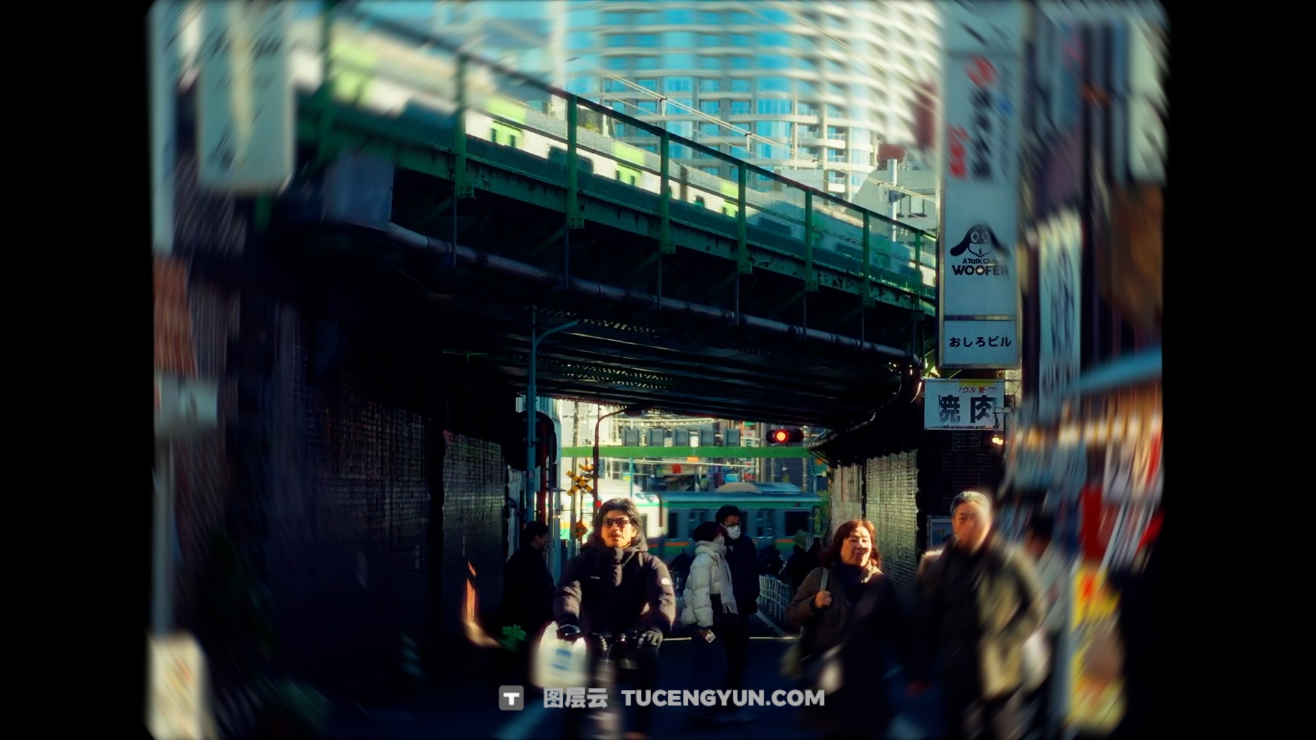 FCPX插件：热门梦幻氛围旋焦效果预设（13945）