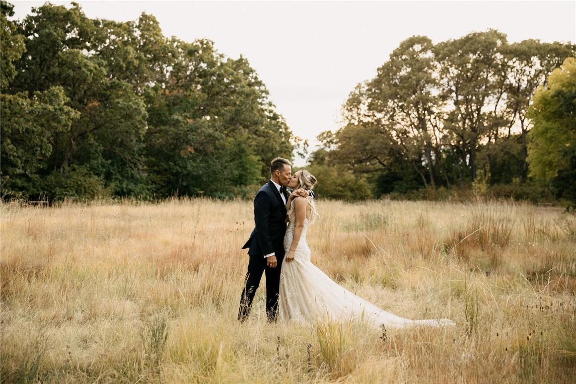 热门叙事感情绪氛围美学奶油色调自然旅拍婚纱摄影LR调色预设 G-Presets – Blake Hogge Presets（12963）