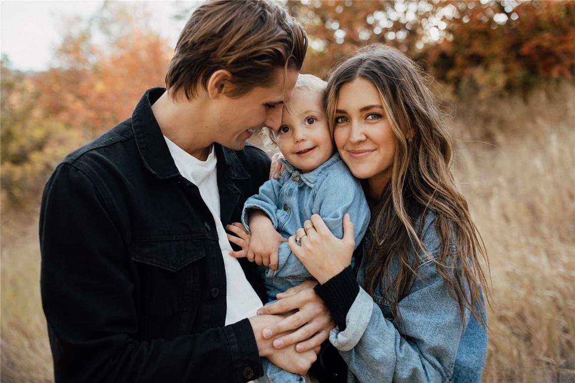 热门叙事感情绪氛围美学奶油色调自然旅拍婚纱摄影LR调色预设 G-Presets – Blake Hogge Presets（12963）