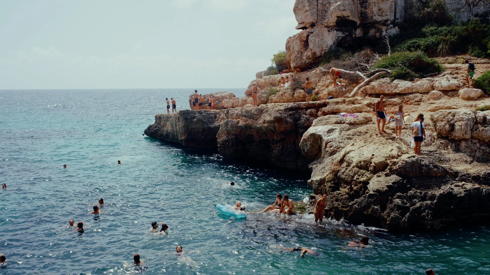 蔡司镜头美学电影胶片模拟商业色彩分级达芬奇调色节点 ZeissVision Power Grade – Ethan Jones(13840) 蔡司镜头美学电影胶片模拟商业色彩分级达芬奇调色节点 ZeissVision Power Grade – Ethan Jones(13840)