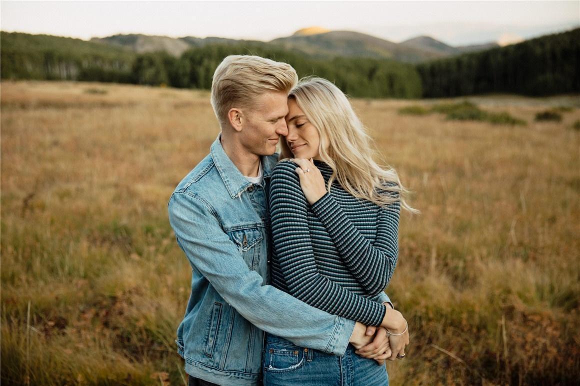 热门叙事感情绪氛围美学奶油色调自然旅拍婚纱摄影LR调色预设 G-Presets – Blake Hogge Presets（12963）