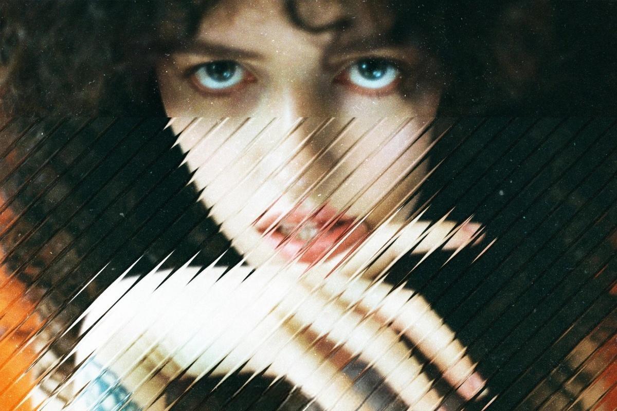 大胆现代抽象艺术透明条形玻璃折射波纹海报封面设计排版PSD特效样机 Diagonal Glass Photo Effect（14089）