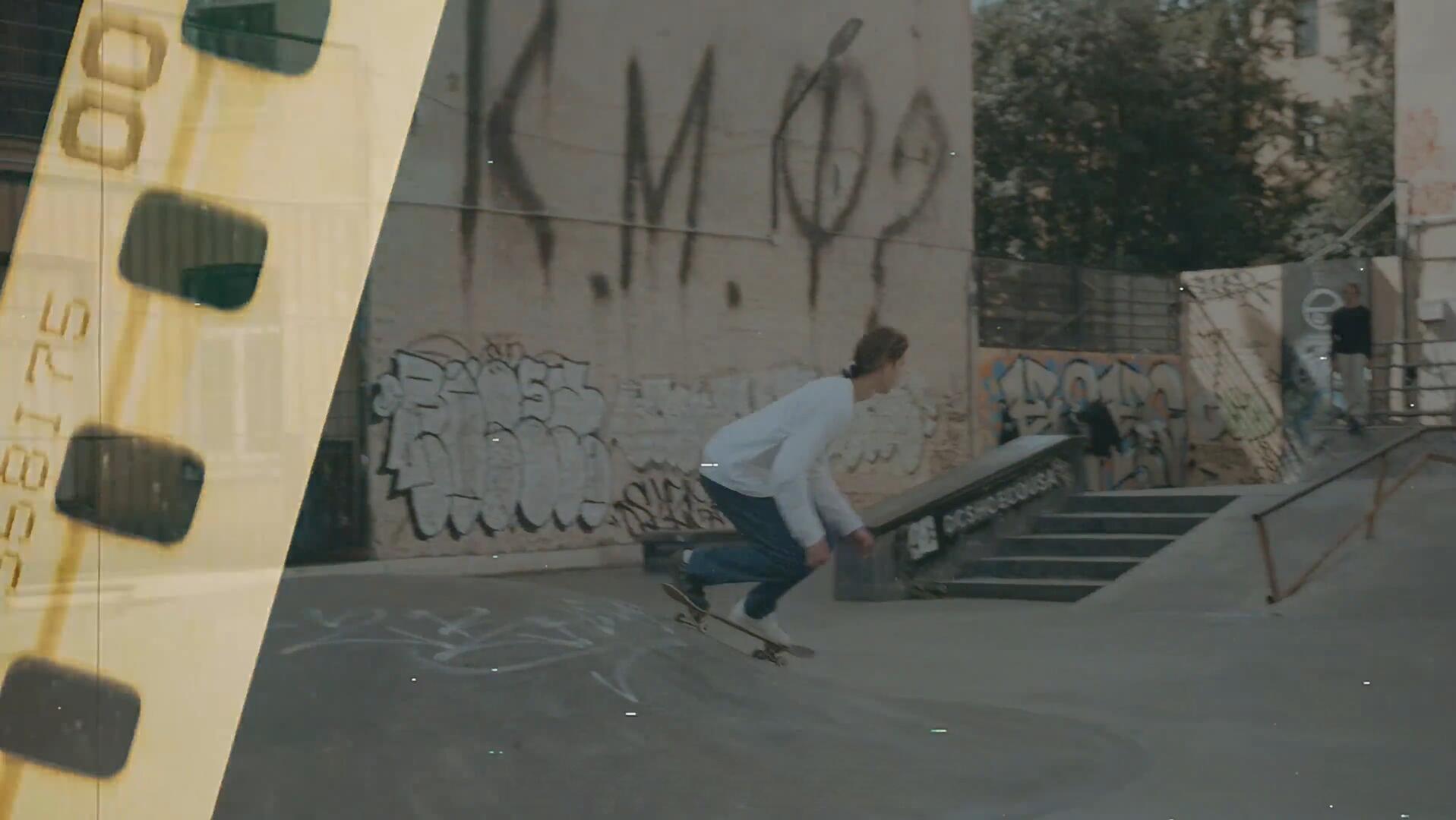 视频素材：10个复古做旧35毫米胶片漏光耀斑划痕4K叠加转场视频素材（14093）