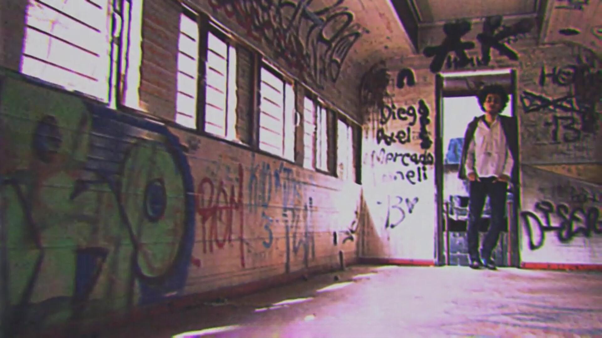 PR模板：复古低画质风格故障VHS录像带人物画面定格动画模板（14090）